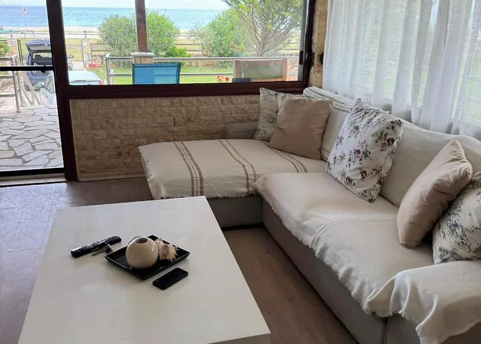 Absolute Beachfront Villa-grand Sandy