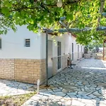 Absolute Beachfront Villa-grand Sandy *