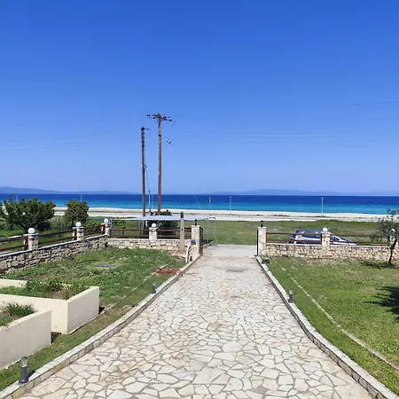 Absolute Beachfront Villa-grand Sandy