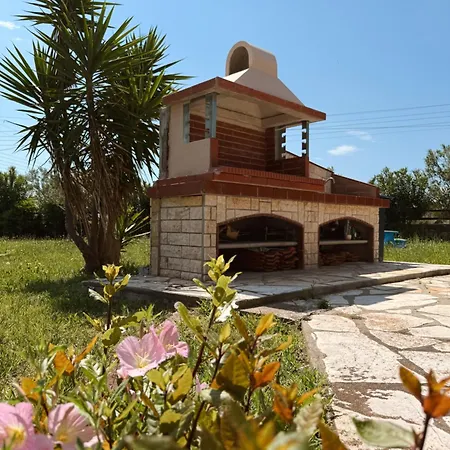 Absolute Beachfront Villa-grand Sandy Villa *