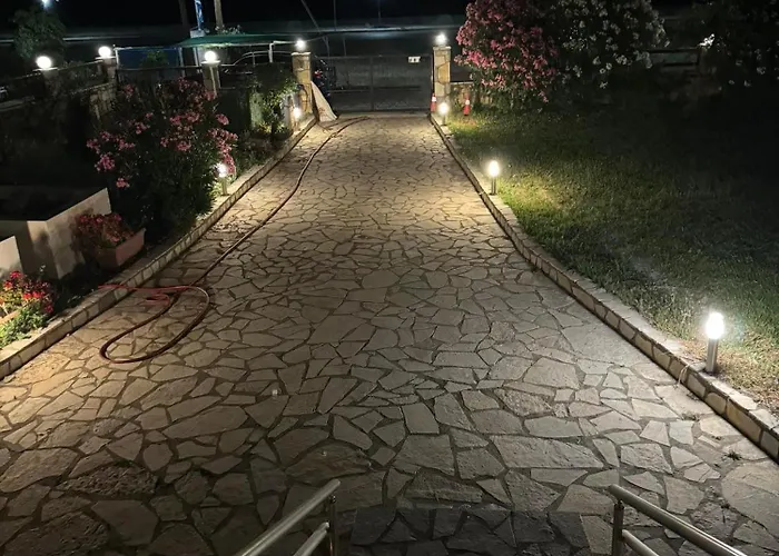Villa Absolute Beachfront Villa-grand Sandy