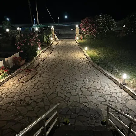 Villa Absolute Beachfront Villa-grand Sandy