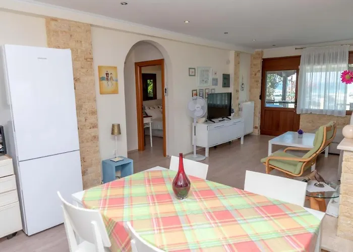 Absolute Beachfront Villa-grand Sandy