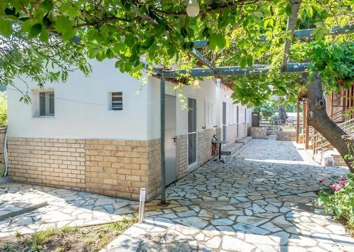 Absolute Beachfront Villa-grand Sandy *